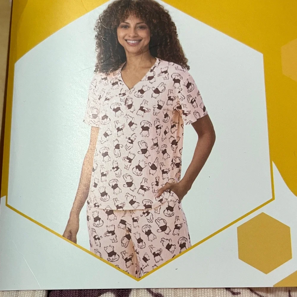 Winnie the Pooh Print Pink Pajama Set - Picture 2 of 4